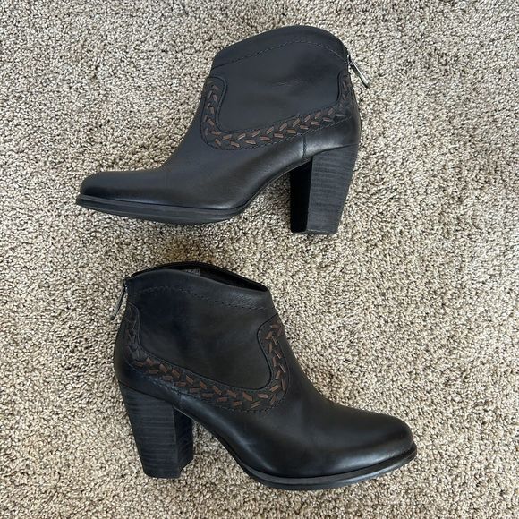 UGG black Charlotte ankle booties brown leather size 6 - Picture 8 of 11